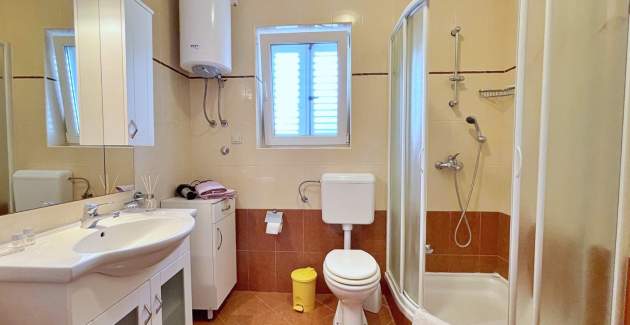 Apartment Tiha Lili 4 – 10 m vom Strand, Meerblick