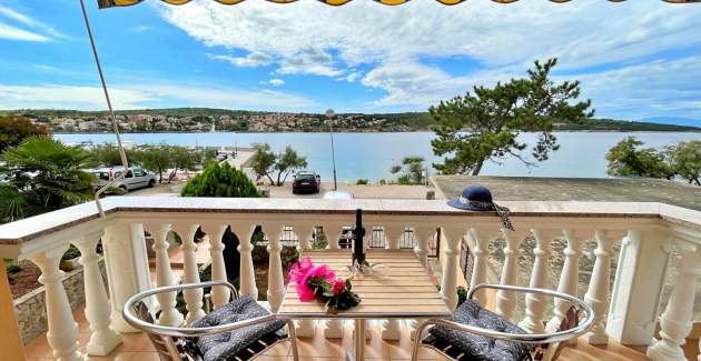 Apartment Tiha Lili 1 – 10 m vom Strand, Meerblick