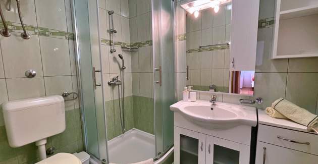 Apartment Tiha Lili 3 – 10 m vom Strand, Meerblick