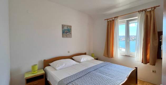 Apartment Tiha Lili 3 – 10 m vom Strand, Meerblick