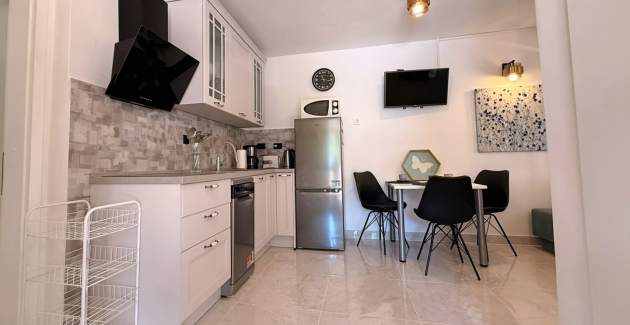 Apartment Zeljko A2 mit Pool