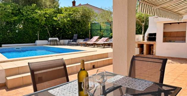 Apartment Zeljko A2 mit Pool