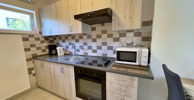 Apartment Mara A4 – Terrasse und Gartenblick