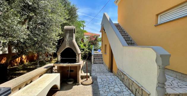 Apartment Mara A4 – Terrasse und Gartenblick