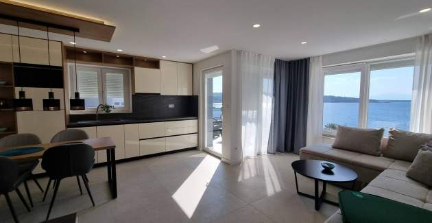 Appartamento Punta Silo B8 – piscina e vista mare