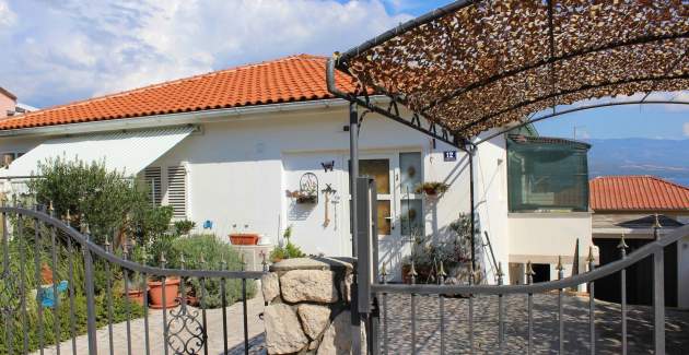 Studio Apartment Renata with Balcony