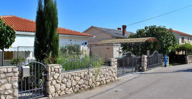 Studio Apartment Renata with Balcony