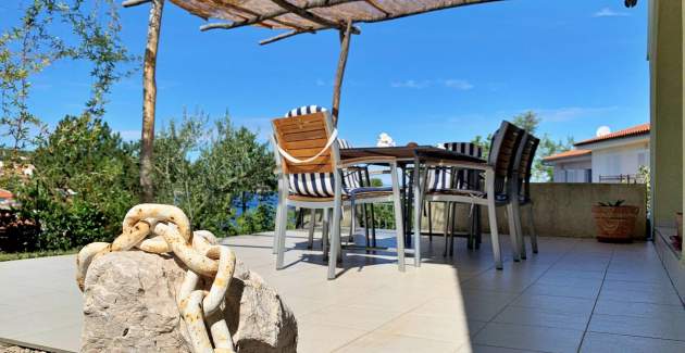 Apartment Savic M – 90 m vom Strand, Meerblick