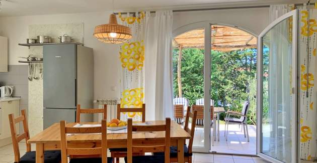 Apartment Savic M – 90 m vom Strand, Meerblick