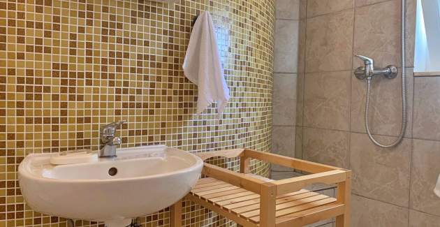 Apartment Savic M – 90 m vom Strand, Meerblick