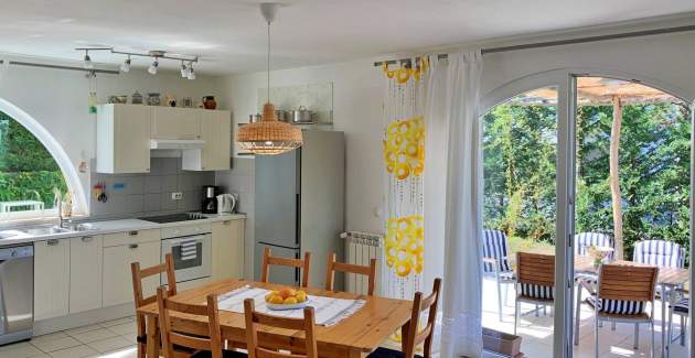 Apartment Savic M – 90 m vom Strand, Meerblick