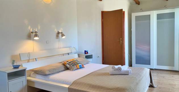 Apartment Savic M – 90 m vom Strand, Meerblick