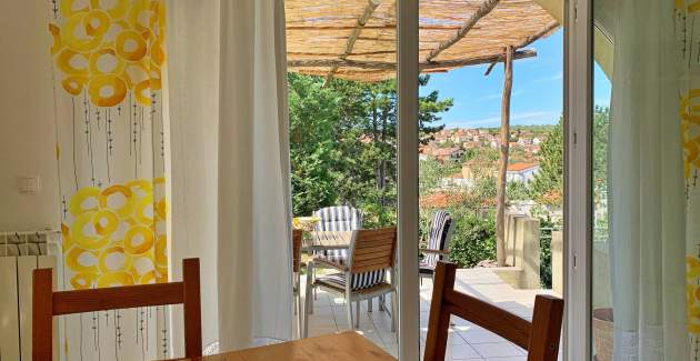 Apartment Savic M – 90 m vom Strand, Meerblick