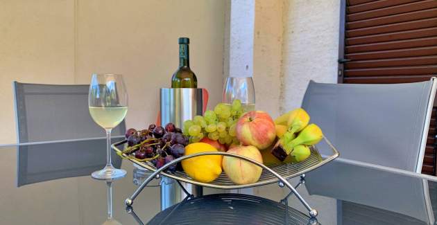 Apartment Viola – Terrasse und Hofblick