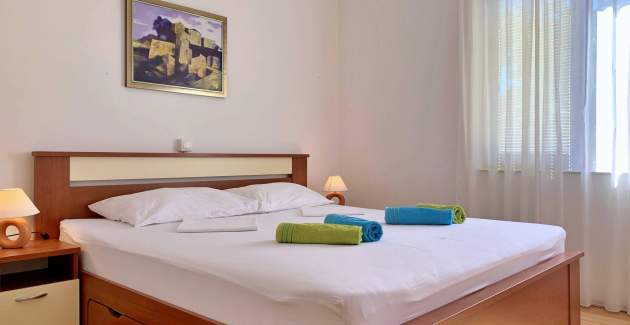 Apartment Viola – Terrasse und Hofblick