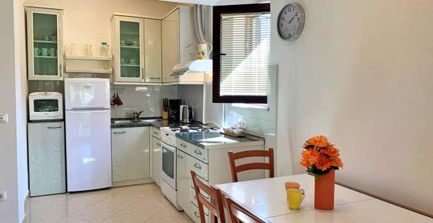 Apartment Viola – Terrasse und Hofblick