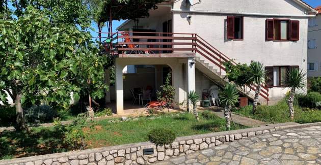 Apartment Viola – Terrasse und Hofblick