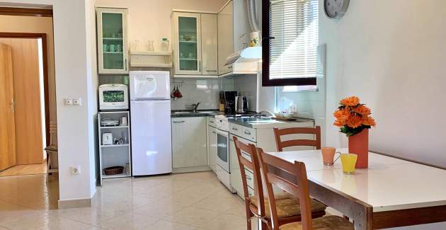 Apartment Viola – Terrasse und Hofblick