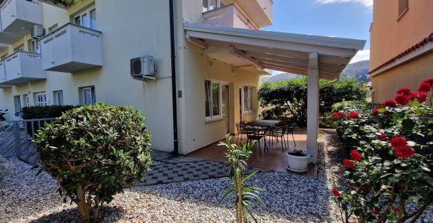 Apartment Brnic AQ P – mit überdachter Terrasse, 90 m vom Strand entfernt