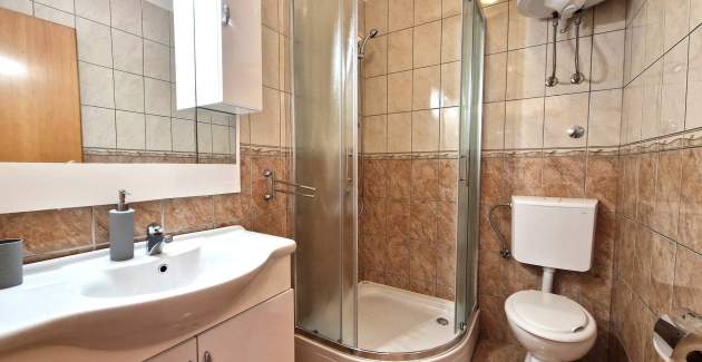 Apartment Brnic AQ P – mit überdachter Terrasse, 90 m vom Strand entfernt
