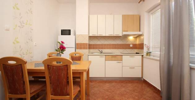 Apartment Brnic AQ P – mit überdachter Terrasse, 90 m vom Strand entfernt