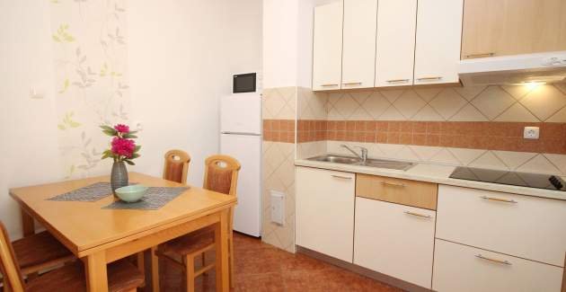 Apartment Brnic AQ P – mit überdachter Terrasse, 90 m vom Strand entfernt