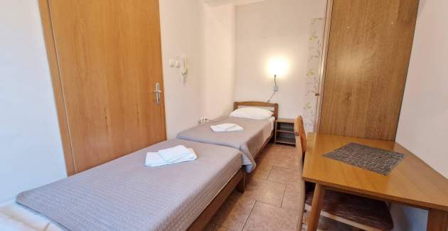 Apartment Brnic AQ P – mit überdachter Terrasse, 90 m vom Strand entfernt