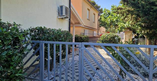 Apartment Brnic AQ P – mit überdachter Terrasse, 90 m vom Strand entfernt