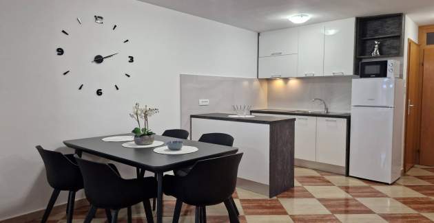 Apartment Brnic AQ 1 – mit Balkon, 90 m vom Strand entfernt