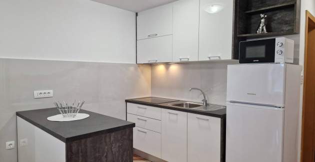 Apartment Brnic AQ 1 – mit Balkon, 90 m vom Strand entfernt