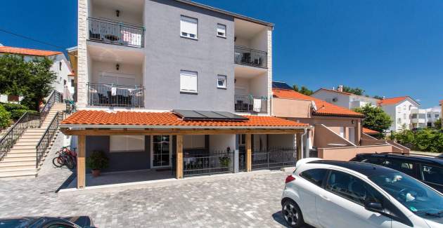 Modernes Apartment Berisha 1 Nr.2 – mit Balkon