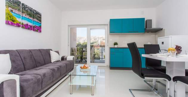Modern Apartment Berisha 1 No.3 - with Balcony