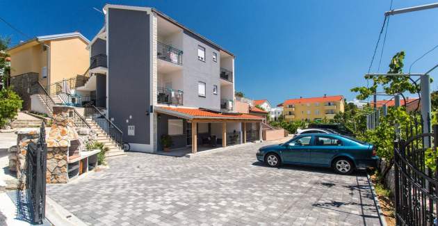 Modernes Apartment Berisha 1 Nr.4 – mit Balkon