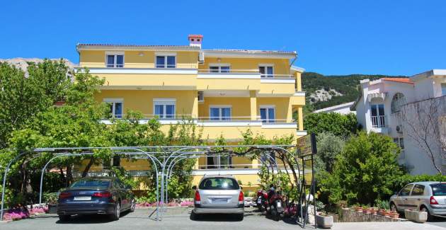 Charming Apartment Brnic No. 6 - with Balcony and Sea View