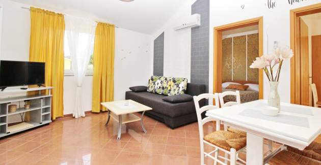 Apartment Brnic Nar. brdo - mit Balkon, 350 m vom Strand entfernt