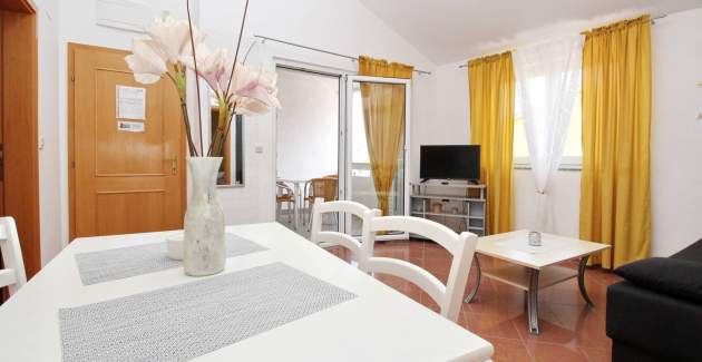 Apartment Brnic Nar. brdo - mit Balkon, 350 m vom Strand entfernt