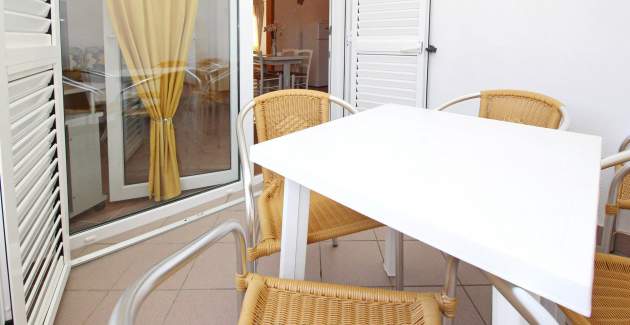 Apartment Brnic Nar. brdo - mit Balkon, 350 m vom Strand entfernt