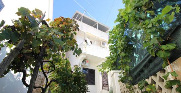 Apartment Bugi PRIZ - im Erdgeschoss, mit Terrasse