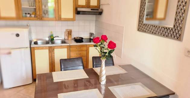 Apartment Bugi PRIZ - im Erdgeschoss, mit Terrasse