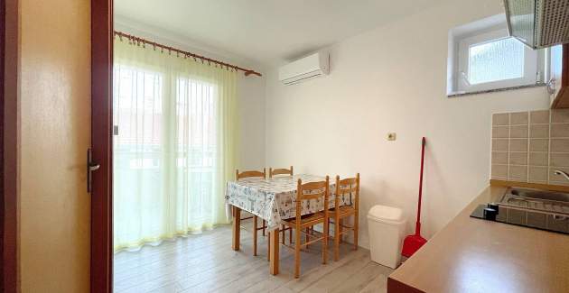 Capic Z4 – Apartment mit Balkon und Parkplatz, 300 m vom Strand entfernt