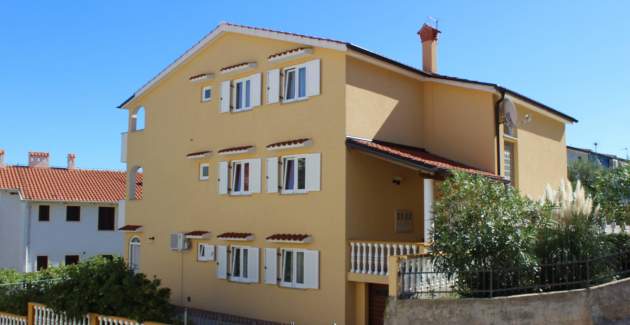 Capic Z4 – Apartment mit Balkon und Parkplatz, 300 m vom Strand entfernt