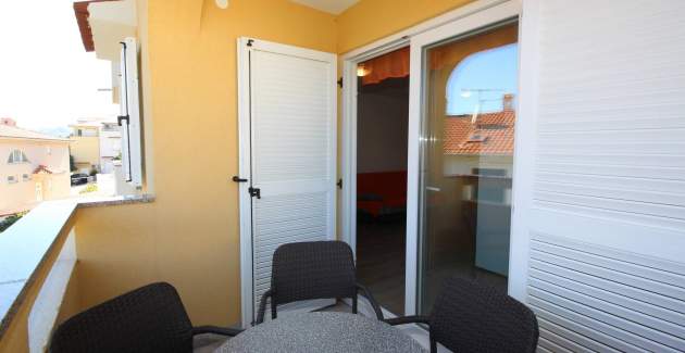 Capic Z5 – Apartment mit Balkon und Parkplatz, 300 m vom Strand entfernt