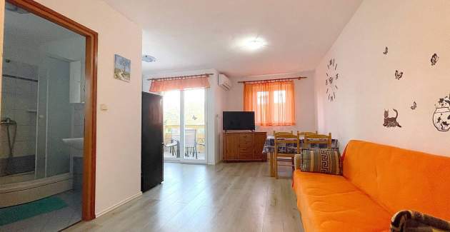 Capic Z5 – Apartment mit Balkon und Parkplatz, 300 m vom Strand entfernt