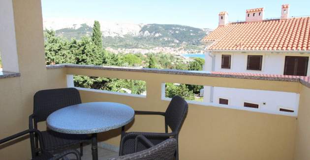 Capic Z5 – Apartment mit Balkon und Parkplatz, 300 m vom Strand entfernt