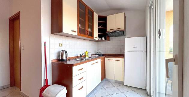 Capic Z7 – Apartment mit Balkon und Parkplatz, 300 m vom Strand entfernt