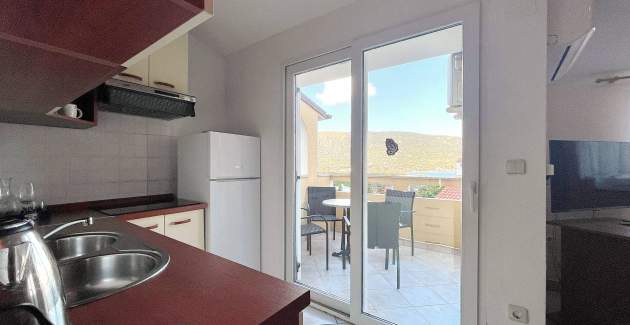 Capic Z7 – Apartment mit Balkon und Parkplatz, 300 m vom Strand entfernt