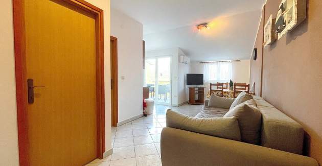 Capic Z7 – Apartment mit Balkon und Parkplatz, 300 m vom Strand entfernt