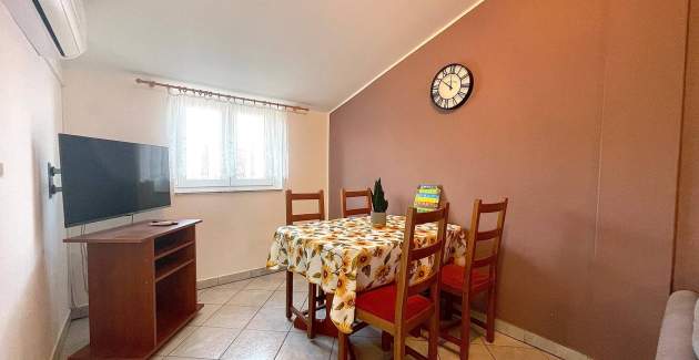 Capic Z7 – Apartment mit Balkon und Parkplatz, 300 m vom Strand entfernt