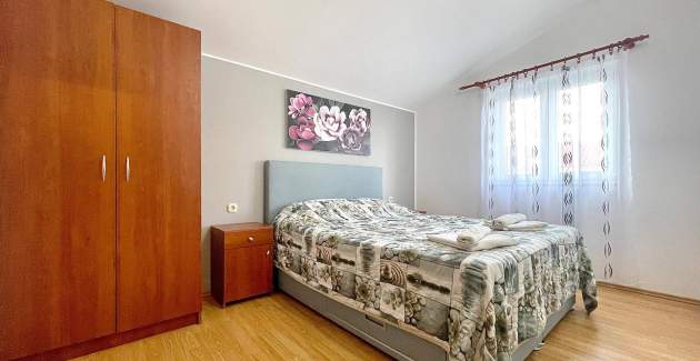 Capic Z7 – Apartment mit Balkon und Parkplatz, 300 m vom Strand entfernt