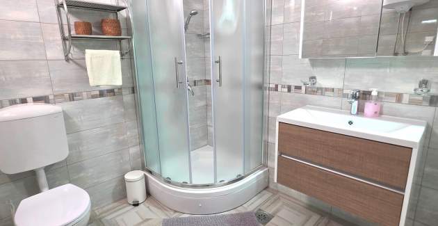 Apartment Cugalj – mit Balkon, im 2. Stock, 300 m vom Strand